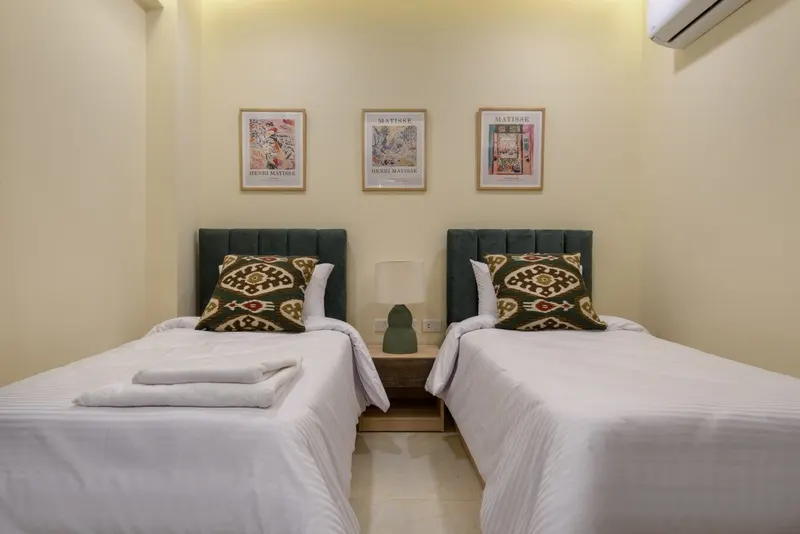 Heliopolis Airport Twin Room with Wardrobe, Lower Floor, photo 2