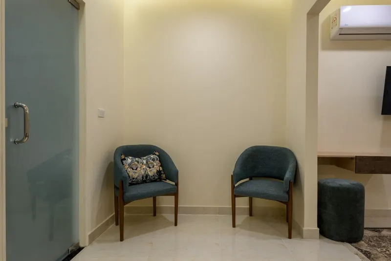 Heliopolis Airport Double Room with Seating Alcove, Lower Floor