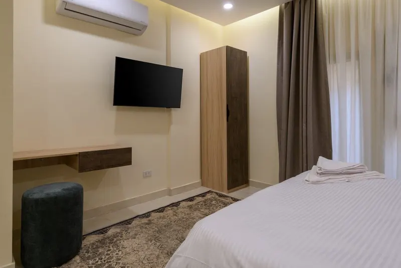 Heliopolis Airport Double Room with Seating Alcove, Lower Floor, photo 5