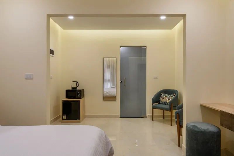 Heliopolis Airport Double Room with Seating Alcove, Lower Floor, photo 7