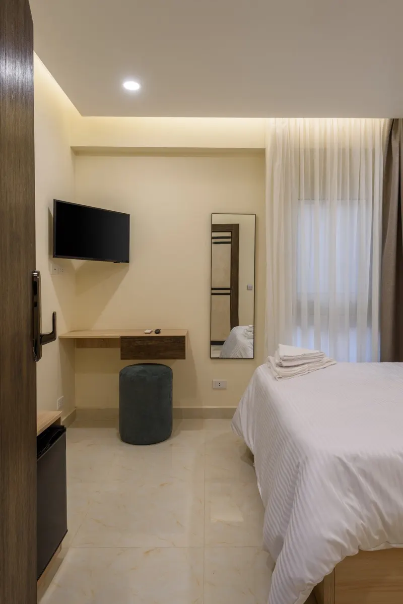 Heliopolis Airport Double Room with Mustard Accents, Upper Floor, photo 3