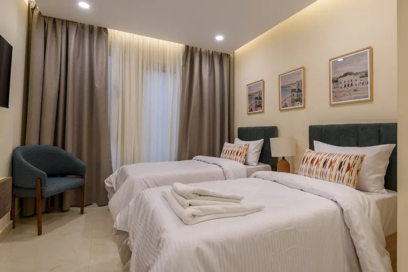 Heliopolis Airport Twin Room with Armchair Corner, Upper Floor, photo 3