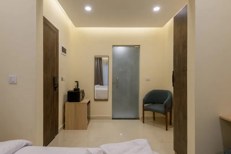 Heliopolis Airport Twin Room with Armchair Corner, Upper Floor, photo 5