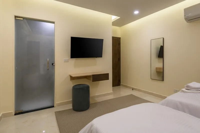 Roomy Heliopolis Airport Twin Room with Botanical Prints, Upper Floor, photo 3
