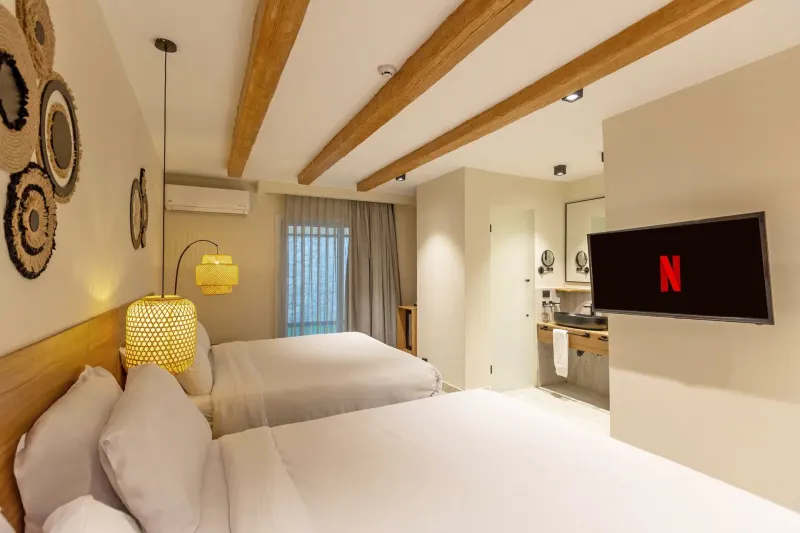 Family Room with City View — La Boutique Hotel, photo 4