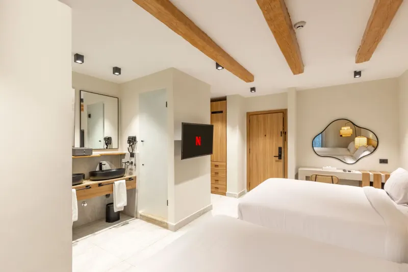 Family Room with Private Garden — La Boutique Hotel, photo 5