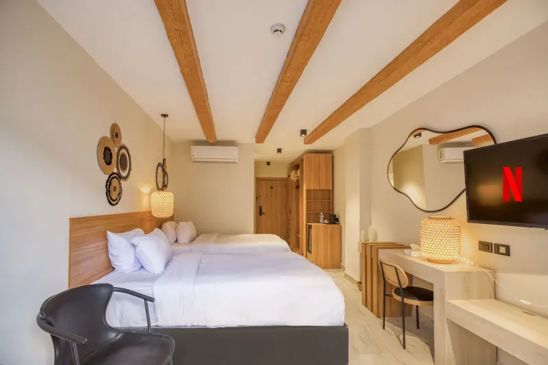 Twin Room with City View — La Boutique Hotel, photo 2