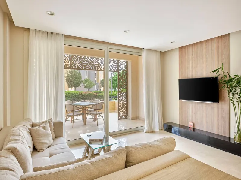 Boutique One-Bedroom Steps from the Pool, photo 5