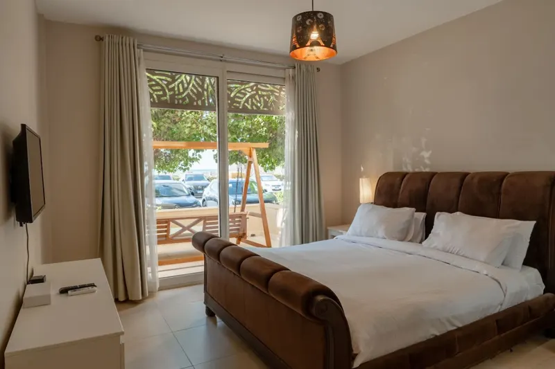 Boutique One-Bedroom with Two Beds and Laundry, photo 2