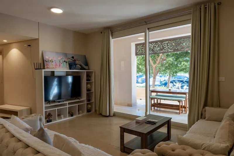 Boutique One-Bedroom with Two Beds and Laundry, photo 7
