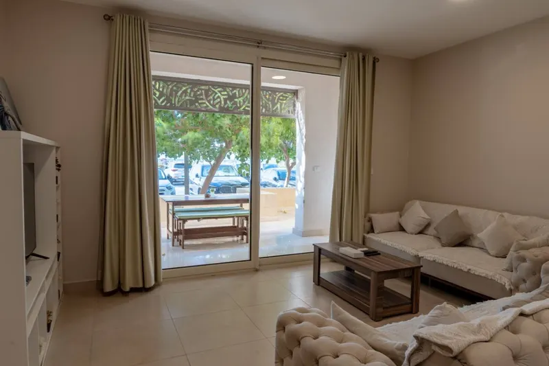 Boutique One-Bedroom with Two Beds and Laundry, photo 8
