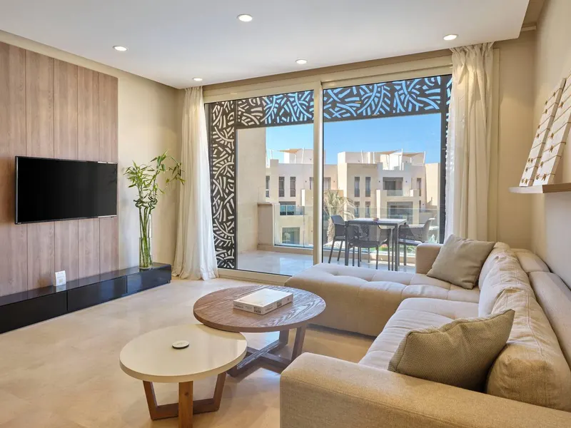 Boutique Two-Bedroom with Balcony and Full Kitchen, photo 3