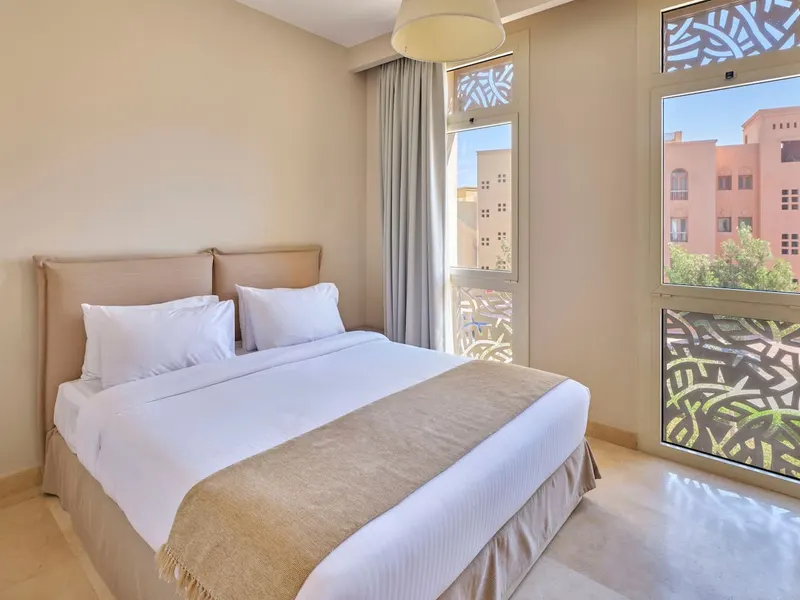 Boutique Two-Bedroom with Balcony and Full Kitchen, photo 6