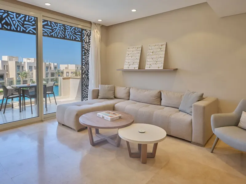 Boutique Two-Bedroom with Balcony and Full Kitchen, photo 7