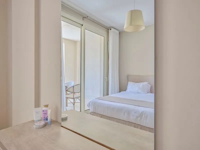 Boutique Two-Bedroom with Partial Pool View, photo 6