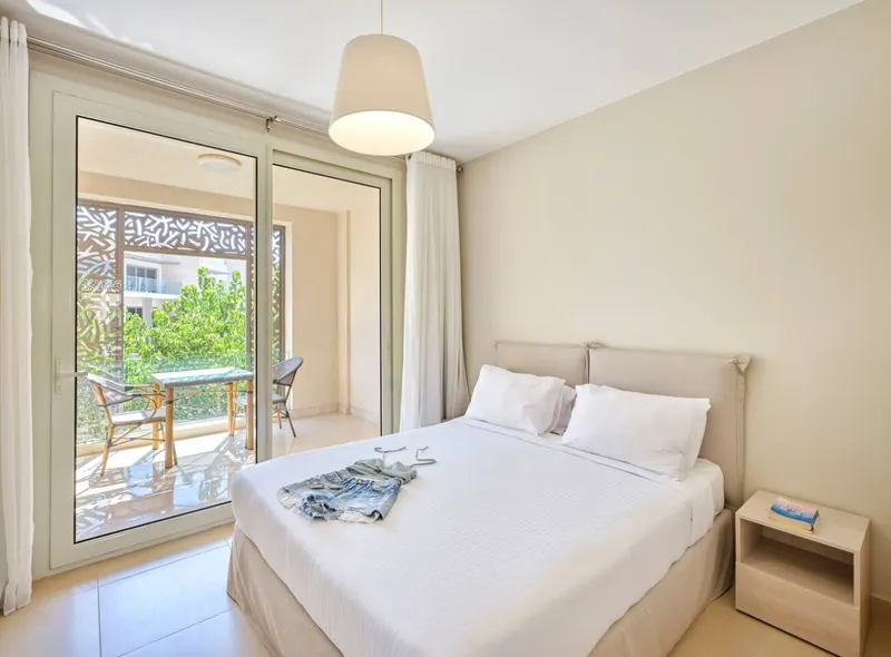 Boutique Two-Bedroom with Pool and Lagoon Access