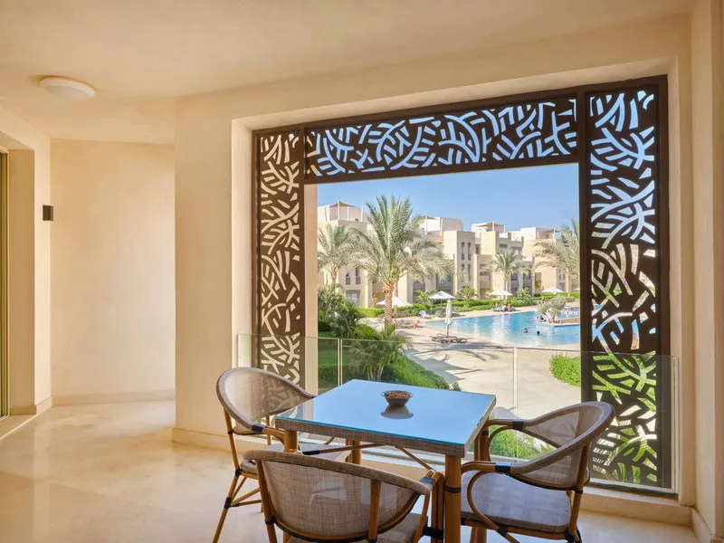 Boutique Two-Bedroom with Pool and Lagoon Access, photo 4