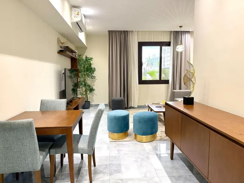 Bright One-Bedroom with King Bed and Gym Access, photo 4