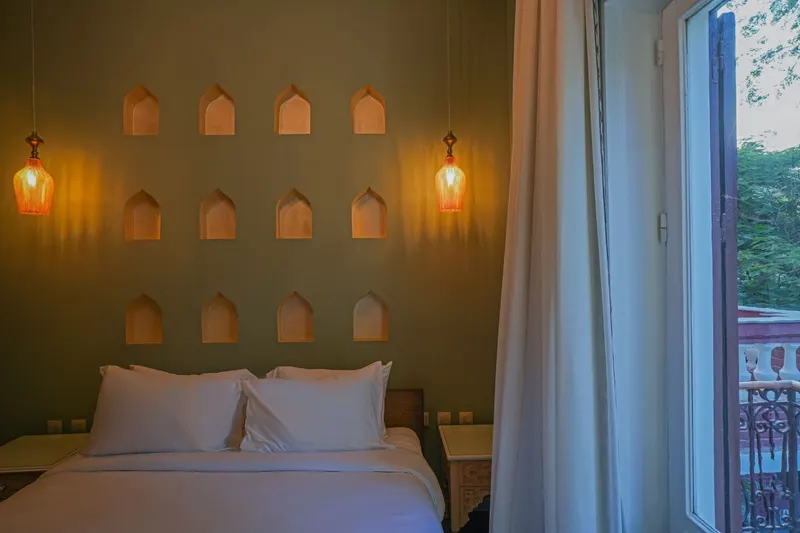 Bright One-Bedroom with King Bed and Terrace Access, photo 8