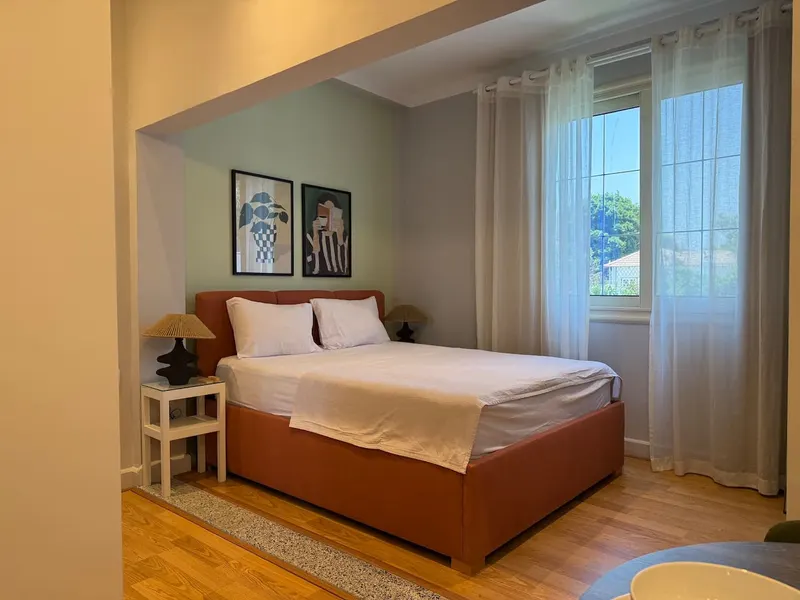 Bright Studio with Kitchen, Gym and Bicycle Access, photo 8