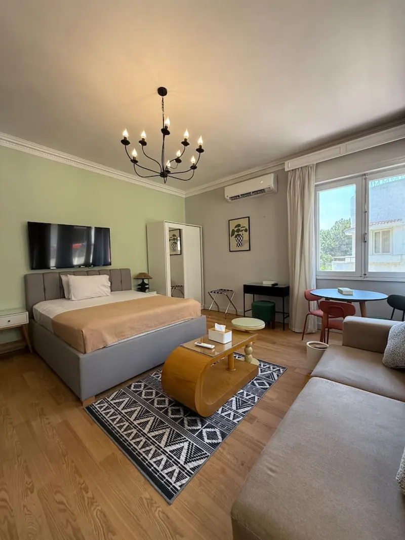 Gallery-Feel Studio with Kitchen and Shared Terrace