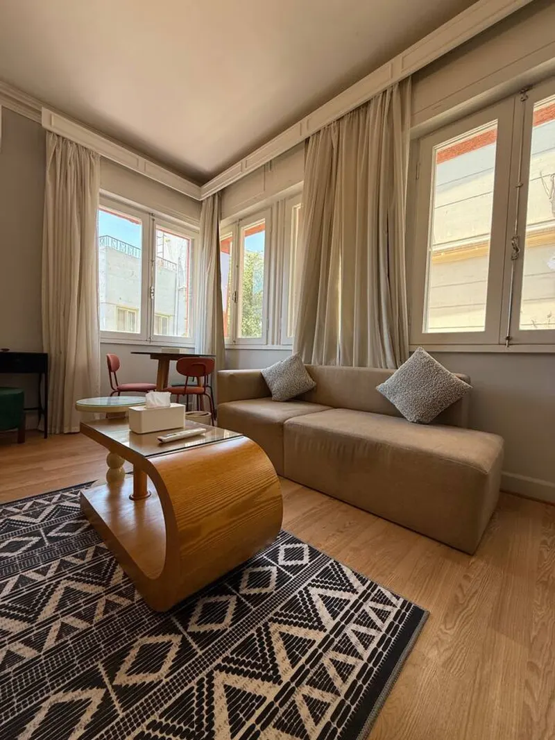 Gallery-Feel Studio with Kitchen and Shared Terrace, photo 8