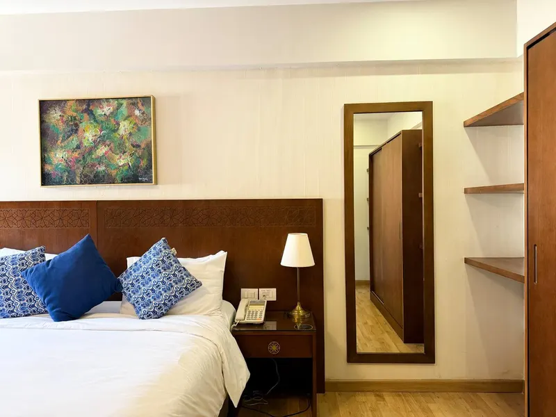Iconia Large One-Bedroom with King Bed, 75 sqm, photo 2