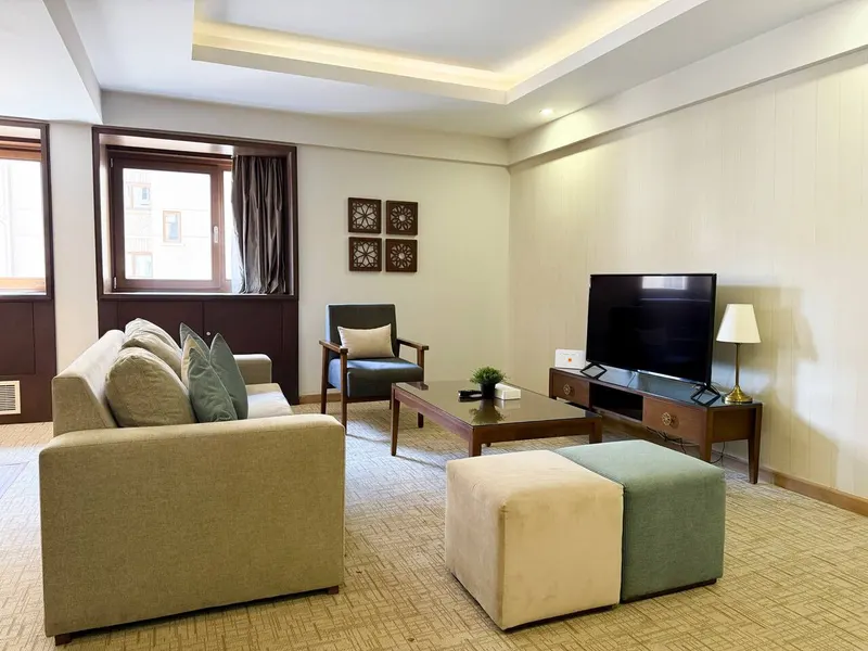 Iconia Large One-Bedroom with Pool Access, 75 sqm, photo 3