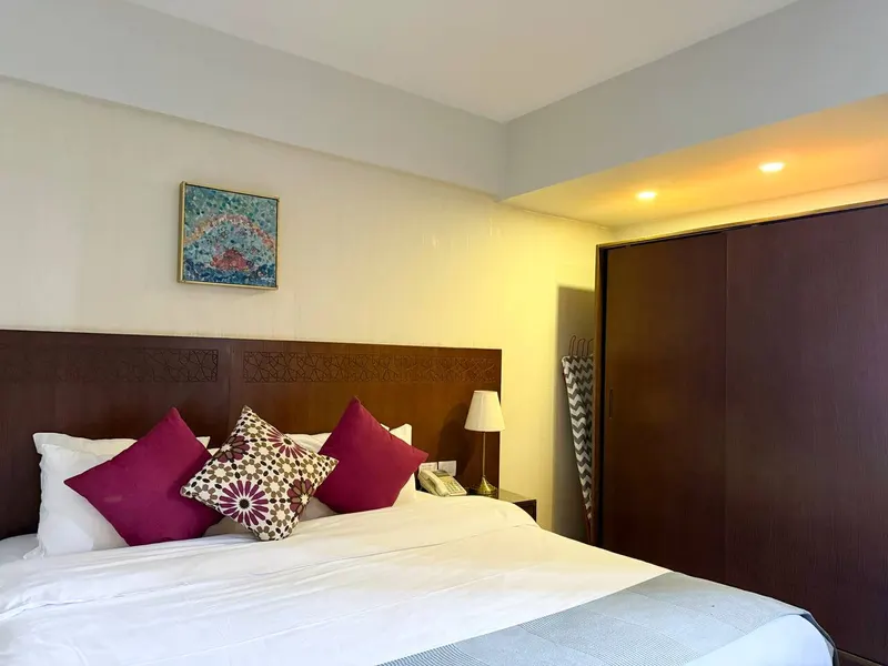 Iconia One-Bedroom with Private Entrance, 55 sqm, photo 7