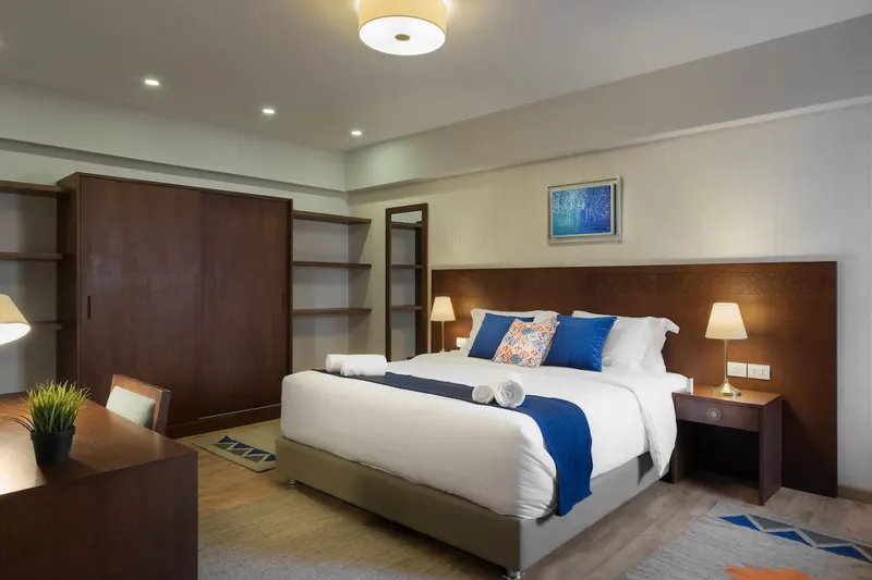 Khan One-Bedroom with Queen Bed and Sofa Bed, photo 5