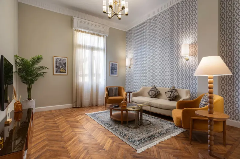 Layal Vintage Two-Bedroom with Front Balcony, photo 2