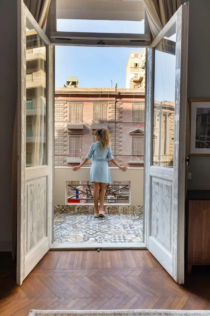 Layal Vintage Two-Bedroom with Front Balcony, photo 4