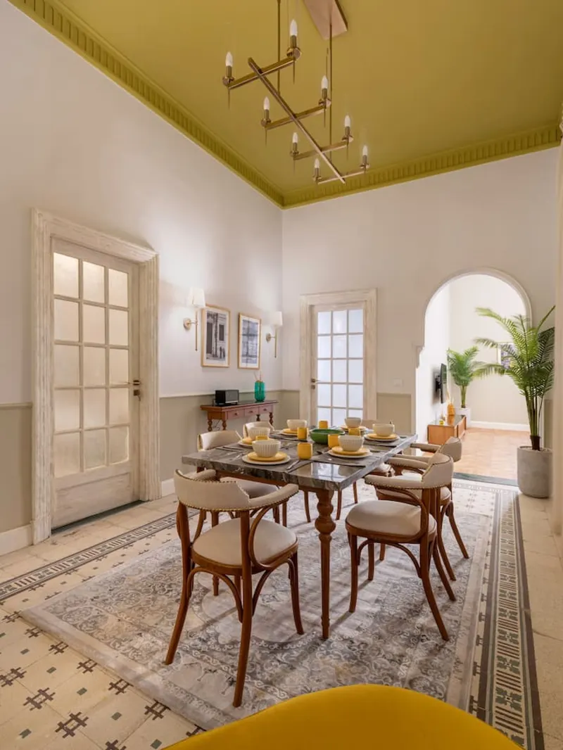Layal Vintage Two-Bedroom with Front Balcony, photo 5