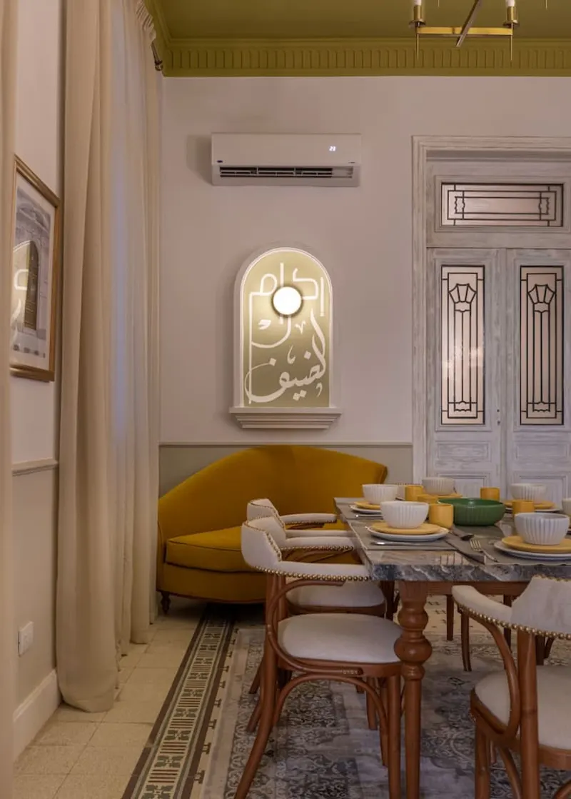 Layal Vintage Two-Bedroom with Front Balcony, photo 6
