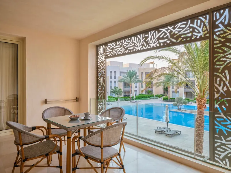 One-Bedroom Pool View with King Bed and Balcony, photo 3