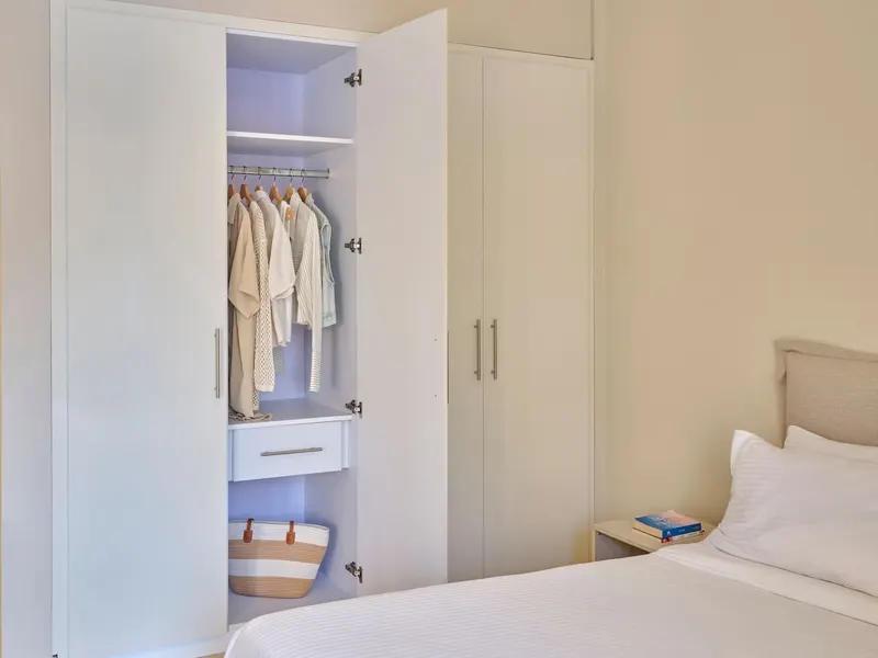 One-Bedroom Pool View with King Bed and Balcony, photo 7
