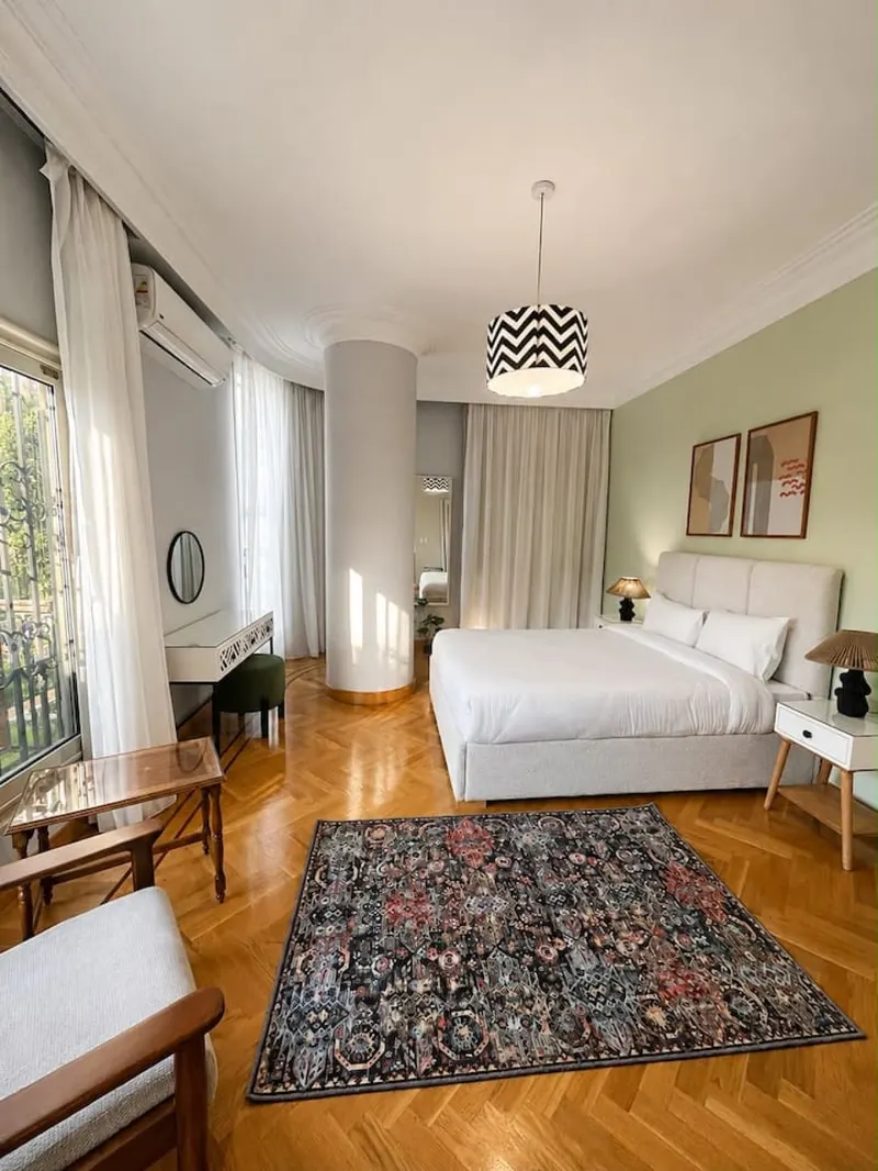 One-Bedroom with Dining for Four and Billiards Lounge, photo 2