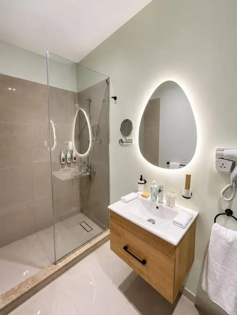 One-Bedroom with Dining for Four and Billiards Lounge, photo 7