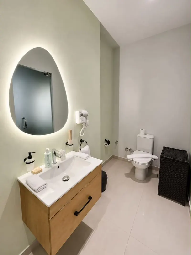 One-Bedroom with Dining for Four and Billiards Lounge, photo 8