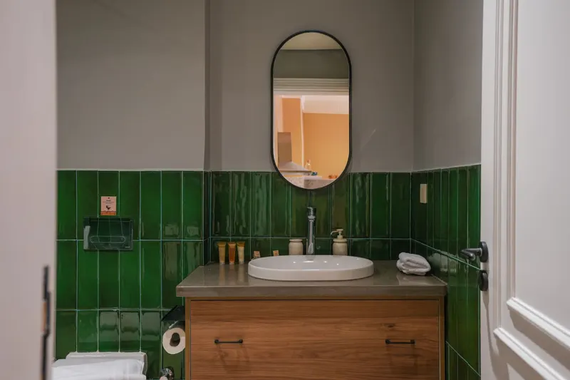 One-Bedroom with Dressing Area and Glass Wall, photo 6