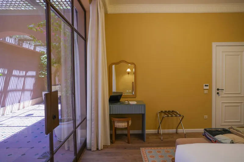 One-Bedroom with Dressing Area and Glass Wall, photo 7