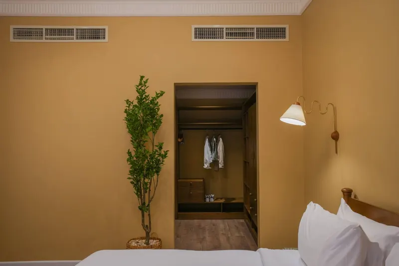 One-Bedroom with Dressing Area and Glass Wall, photo 8