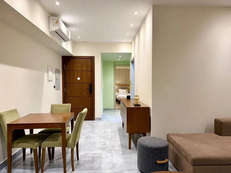 One-Bedroom with Olive Accents and Gym Access, photo 4