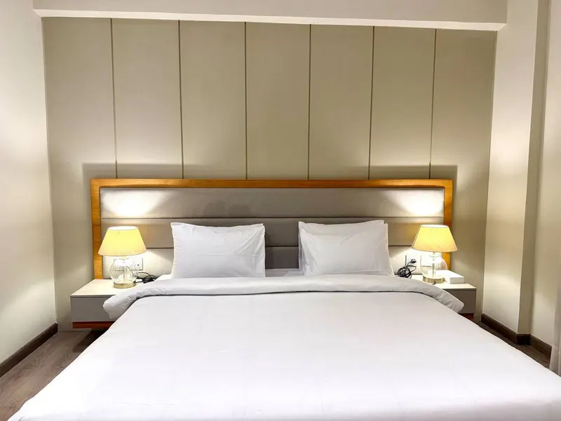 One-Bedroom with Olive Accents and Gym Access, photo 7