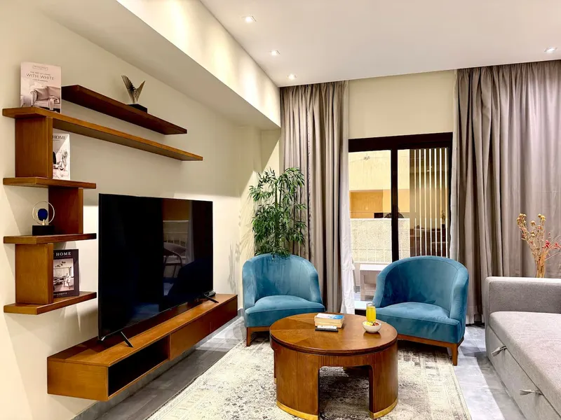 One-Bedroom with Private Balcony and Gym Access, photo 2