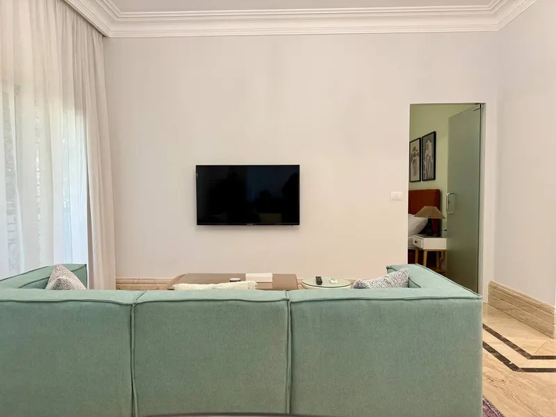 One-Bedroom with Queen Bed, Workspace and Gym Access, photo 8