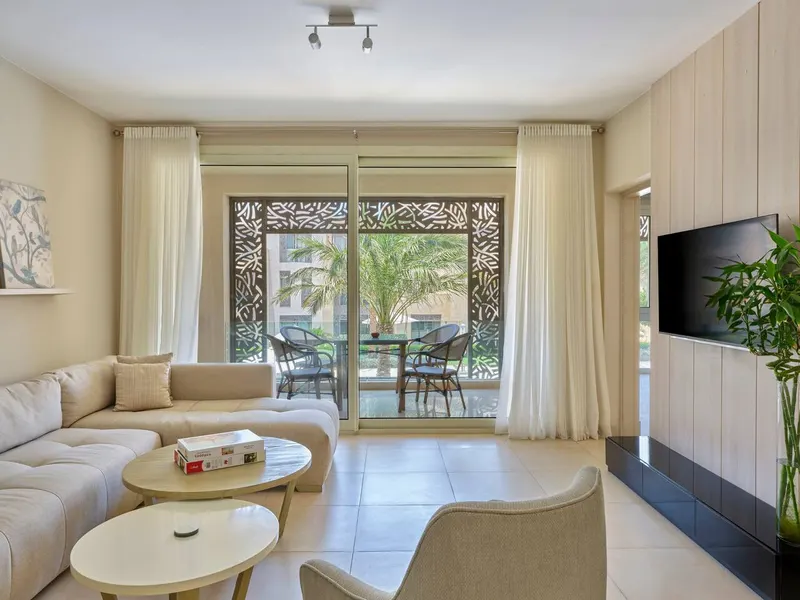 Pool-View Two-Bedroom with Balcony, Family-Ready, photo 4