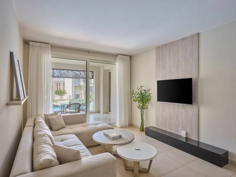 Pool-View Two-Bedroom with Private Entrance, photo 5