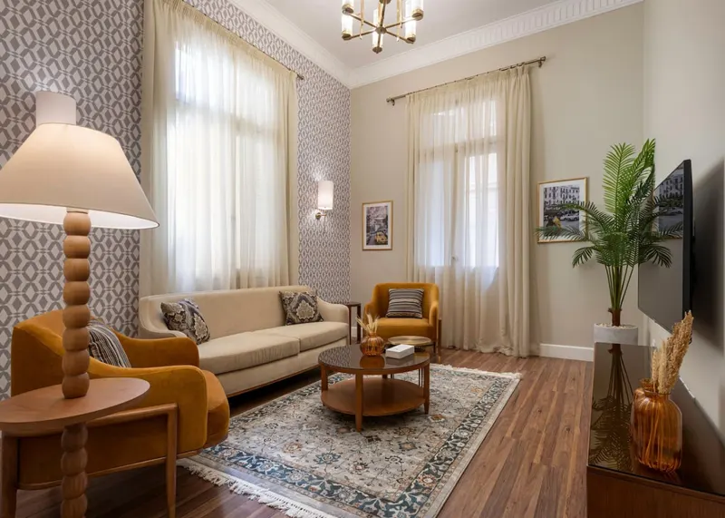 Quiet Layal Two-Bedroom Hideaway with Vintage Decor, photo 2