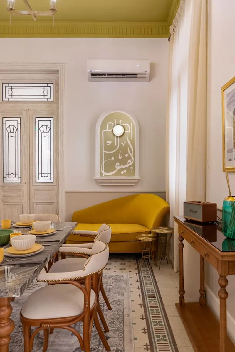 Quiet Layal Two-Bedroom Hideaway with Vintage Decor, photo 7